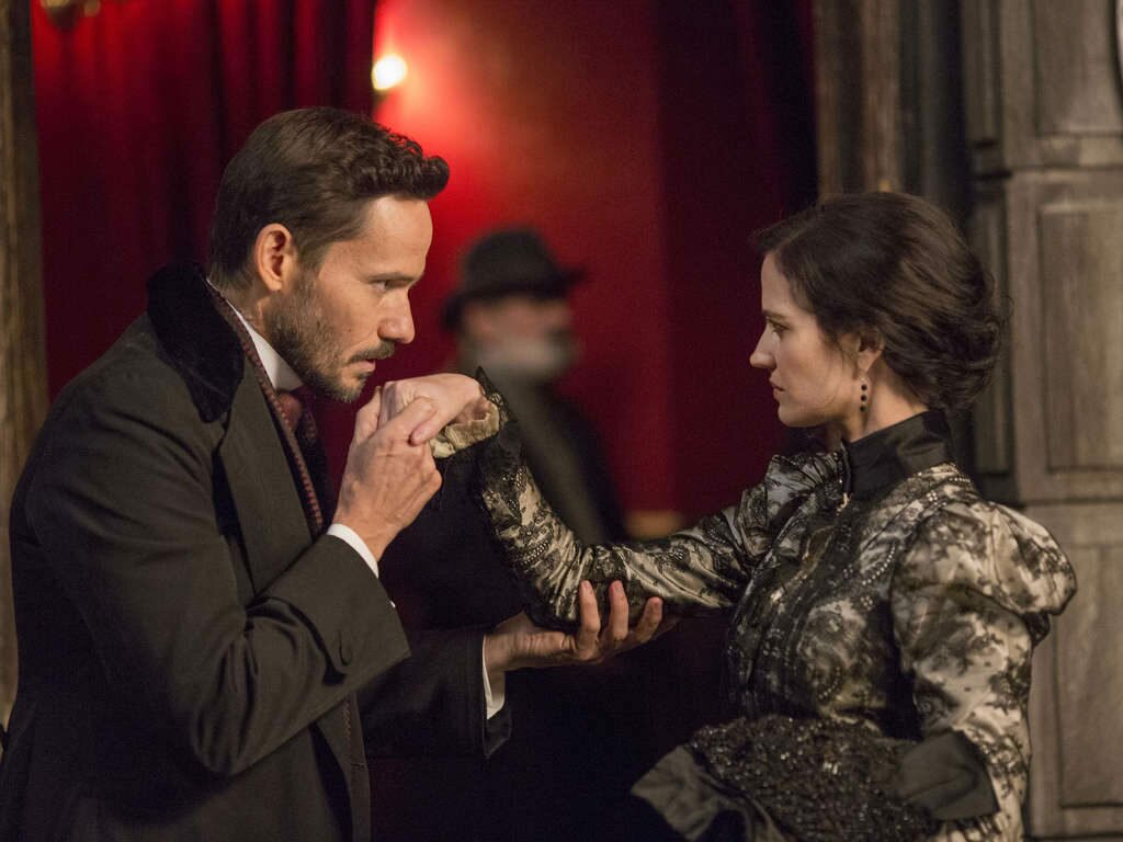 Christian Carmargo as Dr. Sweet and Eva Green as Vanessa Ives in Penny Dreadful (season 3, episode 2). - Photo: Jonathan Hession/SHOWTIME - Photo ID: PennyDreadful_302_5122